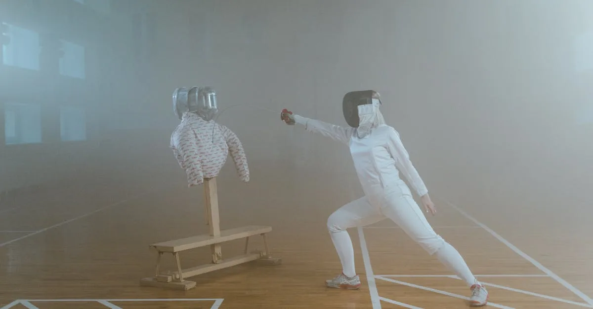 découvrez l'art du footwork, la maîtrise des mouvements précis et rapides qui améliorent votre agilité et performance dans le football. techniques et exercices pour tous niveaux.