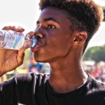 découvrez nos conseils essentiels pour rester au frais et performant lors de votre marathon, avec des astuces de refroidissement adaptées à la course.