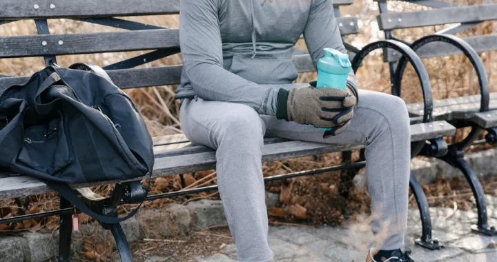 découvrez notre boisson naturelle de récupération, formulée pour revitaliser votre corps après l'effort avec des ingrédients sains et efficaces.