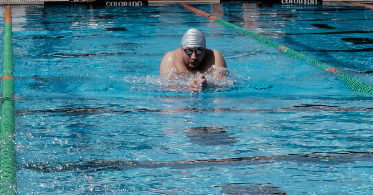 renforcez vos épaules pour améliorer votre nage papillon grâce à des exercices ciblés et efficaces adaptés à tous les niveaux.