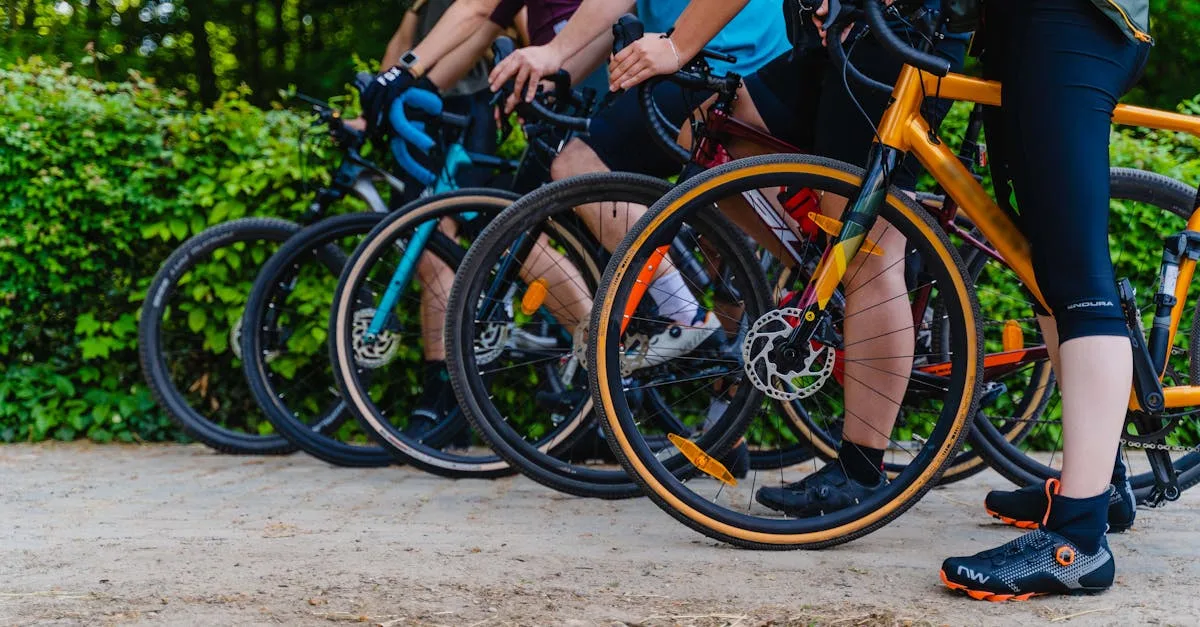 découvrez notre sélection de gravel bikes, des vélos polyvalents conçus pour explorer tous les terrains, alliant performance, confort et robustesse.
