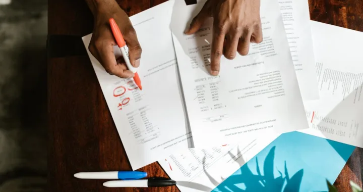 découvrez l'impact des avis négatifs et comment les gérer efficacement pour améliorer la réputation de votre entreprise.