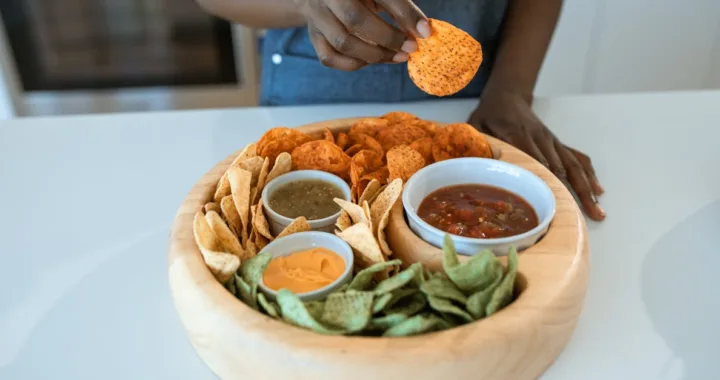 découvrez comment réaliser des dips lestés pour renforcer efficacement vos muscles du haut du corps et augmenter votre force.