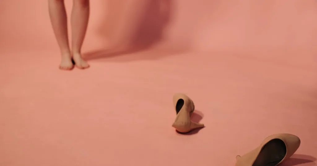 découvrez tout sur l'épine calcanéenne (heel spur) : causes, symptômes, diagnostic et traitements efficaces pour soulager la douleur au talon.