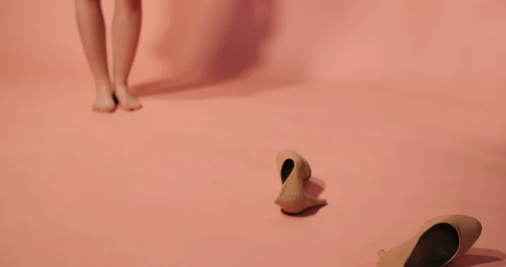 découvrez tout sur l'épine calcanéenne (heel spur) : causes, symptômes, diagnostic et traitements efficaces pour soulager la douleur au talon.