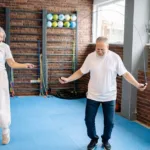 exercices de gymnastique douce pour seniors : des mouvements simples et adaptés pour maintenir la forme, améliorer la mobilité et favoriser le bien-être au quotidien.