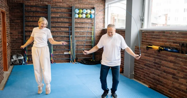 exercices de gymnastique douce pour seniors : des mouvements simples et adaptés pour maintenir la forme, améliorer la mobilité et favoriser le bien-être au quotidien.