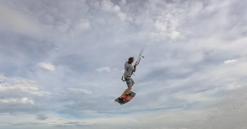 découvrez le kiteboarding, un sport nautique alliant liberté, adrénaline et maîtrise du vent. apprenez les techniques, les meilleurs spots et équipements pour pratiquer en toute sécurité.