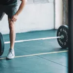 découvrez les aliments à éviter avant un entraînement intense des jambes pour maximiser vos performances et éviter les inconforts digestifs.