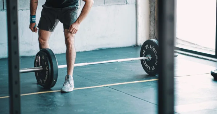 découvrez les aliments à éviter avant un entraînement intense des jambes pour maximiser vos performances et éviter les inconforts digestifs.