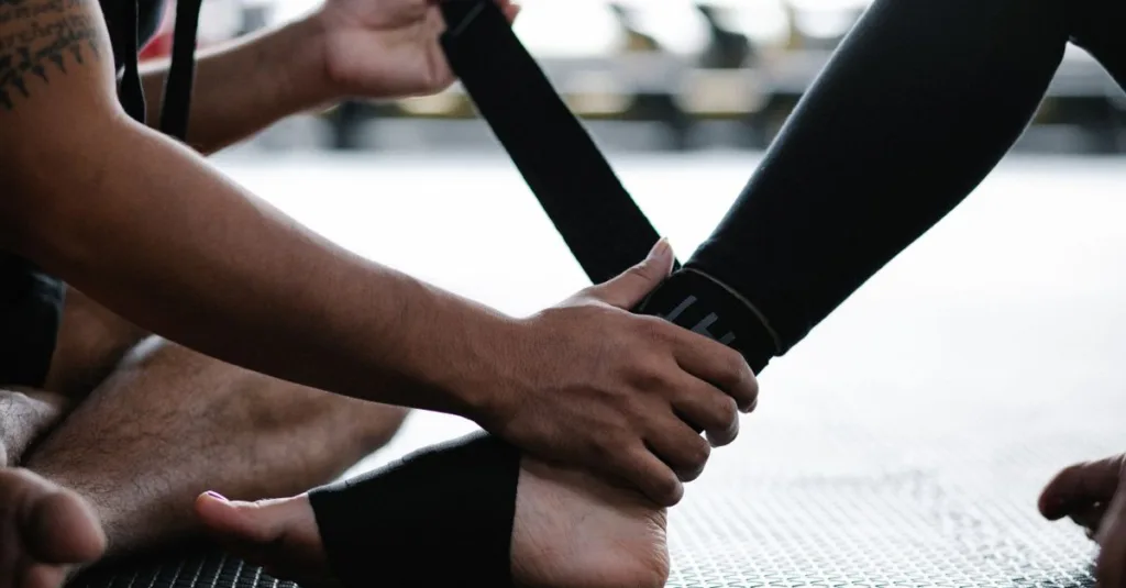 découvrez des conseils essentiels pour prévenir les blessures après 40 ans et rester actif en toute sécurité grâce à des pratiques adaptées à votre âge.