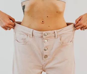 découvrez comment perdre la graisse abdominale tout en préservant votre masse musculaire grâce à des méthodes efficaces et équilibrées.