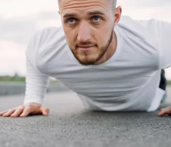 découvrez des exercices au poids du corps efficaces pour renforcer vos muscles, améliorer votre endurance et rester en forme sans équipement.