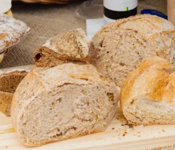 découvrez les avantages de réduire votre consommation de glucides pour une meilleure santé et une perte de poids efficace.