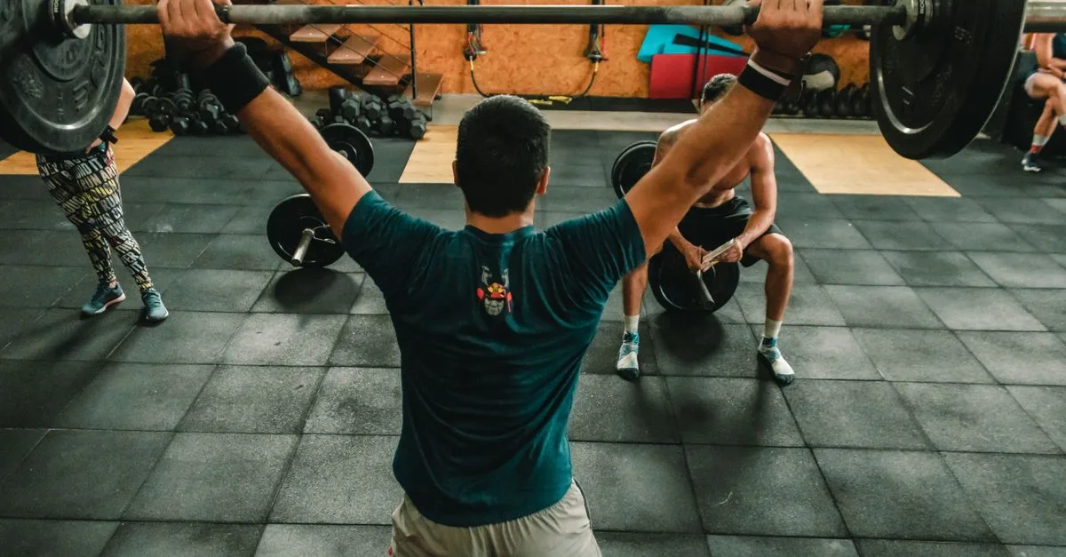 découvrez db snatches : techniques efficaces et conseils pour maîtriser cet exercice de force et explosivité. améliorez votre performance en haltérophilie dès aujourd'hui !