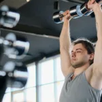db snatches : découvrez des techniques efficaces et des conseils pour maîtriser l'art des arrachés en musculation, améliorer votre puissance et votre explosivité.