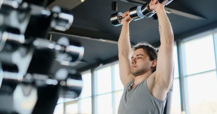 db snatches : découvrez des techniques efficaces et des conseils pour maîtriser l'art des arrachés en musculation, améliorer votre puissance et votre explosivité.