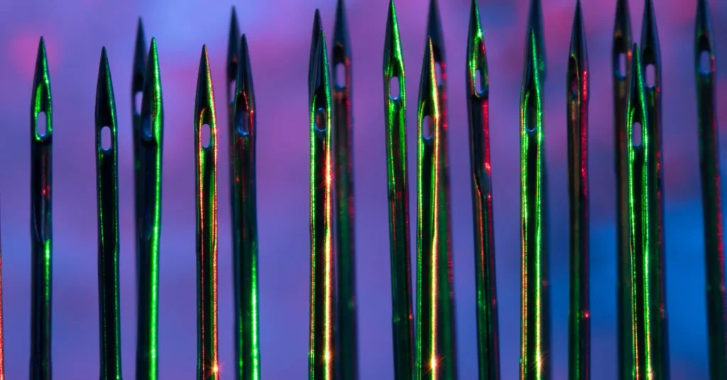 découvrez l'aiguille microtex, idéale pour des coutures précises et nettes sur tissus fins et délicats. parfaite pour les projets de couture professionnels et amateurs.