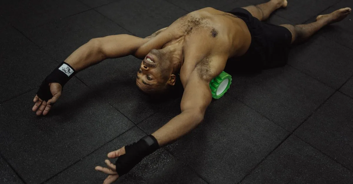 découvrez les causes et solutions pour soulager les douleurs musculaires après l'effort physique.
