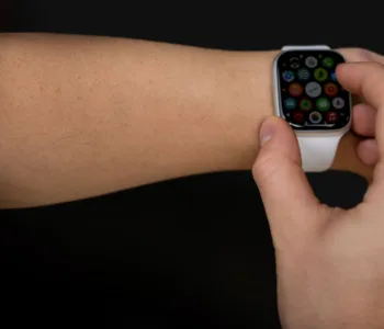 découvrez notre sélection de smartwatches alliant technologie avancée et design élégant pour rester connecté et suivre votre activité au quotidien.