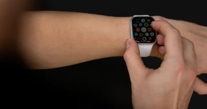 découvrez notre sélection de smartwatches alliant technologie avancée et design élégant pour rester connecté et suivre votre activité au quotidien.
