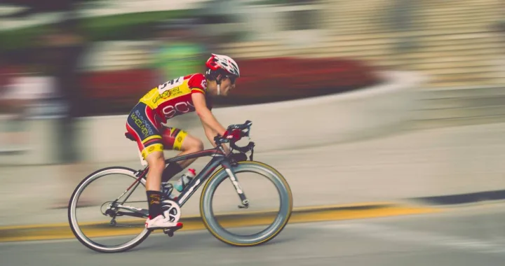 découvrez comment améliorer votre performance sportive grâce à des techniques d'entraînement avancées, une nutrition adaptée et des conseils d'experts pour atteindre vos objectifs.