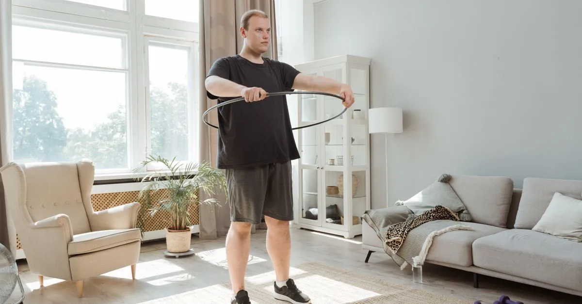 découvrez des exercices simples et efficaces à réaliser sur une chaise pour améliorer votre forme physique, votre mobilité et votre bien-être au quotidien.