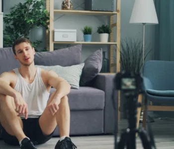 découvrez des exercices simples à réaliser en position assise pour améliorer votre forme, renforcer vos muscles et rester actif facilement.