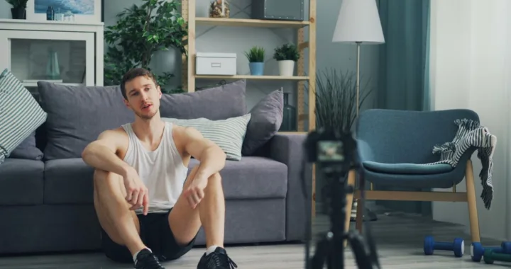 découvrez des exercices simples à réaliser en position assise pour améliorer votre forme, renforcer vos muscles et rester actif facilement.
