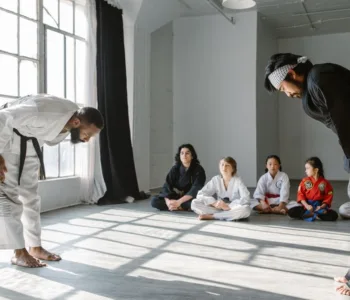découvrez l'univers des arts martiaux : techniques, disciplines, bienfaits pour le corps et l'esprit, et conseils pour débutants et passionnés.