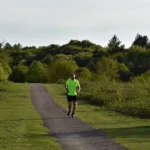 découvrez comment débuter la course à pied en maîtrisant votre rythme de course pour progresser efficacement et éviter les blessures.