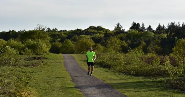 découvrez comment débuter la course à pied en maîtrisant votre rythme de course pour progresser efficacement et éviter les blessures.