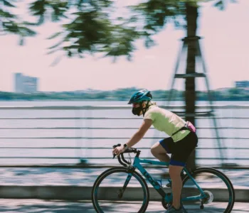 découvrez comment gérer les allergies liées au cyclisme et profiter pleinement de vos sorties à vélo en toute sécurité.