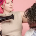 découvrez nos conseils et produits essentiels pour des soins capillaires efficaces et adaptés à tous les types de cheveux.