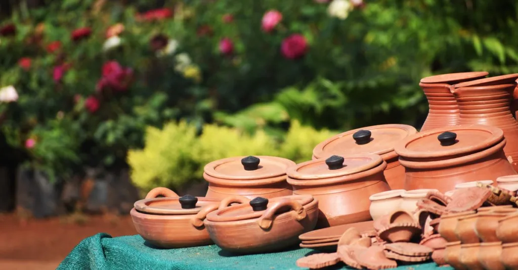 découvrez l'art de la poterie : création d'objets en argile, techniques artisanales et inspirations créatives pour sublimer votre intérieur.