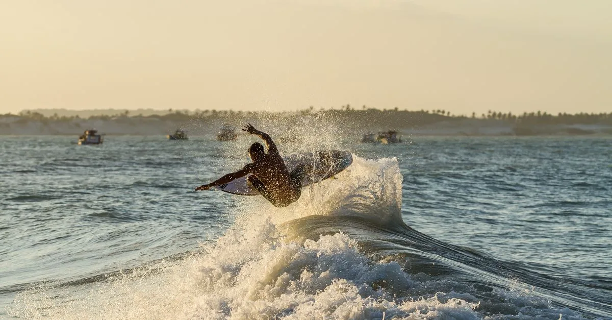 découvrez l'art du surf : techniques, spots incontournables, conseils pour débutants et passionnés, et toute l'actualité du monde du surf.