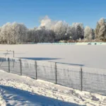 découvrez les règles de sécurité du biathlon, l’équipement requis et les précautions essentielles pour pratiquer le ski et le tir en toute sécurité.