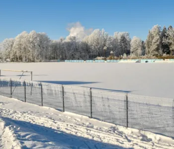 découvrez les règles de sécurité du biathlon, l’équipement requis et les précautions essentielles pour pratiquer le ski et le tir en toute sécurité.