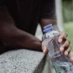 découvrez comment bien vous hydrater avant, pendant et après un semi-marathon pour soutenir votre effort et favoriser votre récupération.
