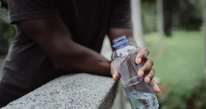 découvrez comment bien vous hydrater avant, pendant et après un semi-marathon pour soutenir votre effort et favoriser votre récupération.