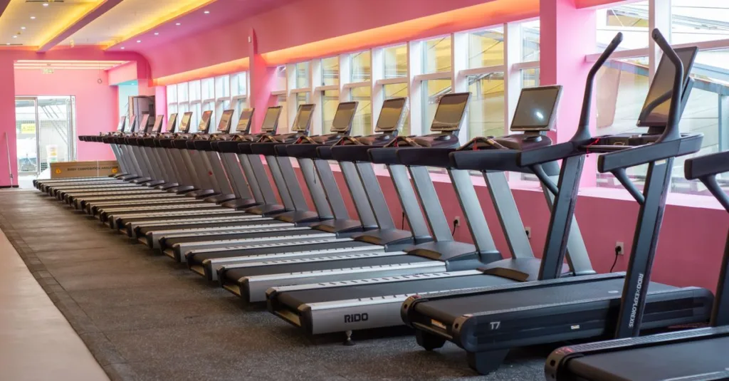 course sur tapis incliné ou sur route : comparez les bénéfices, les différences et les conseils pour choisir l’entraînement adapté à vos objectifs.