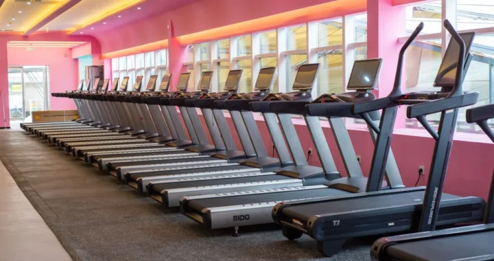 course sur tapis incliné ou sur route : comparez les bénéfices, les différences et les conseils pour choisir l’entraînement adapté à vos objectifs.