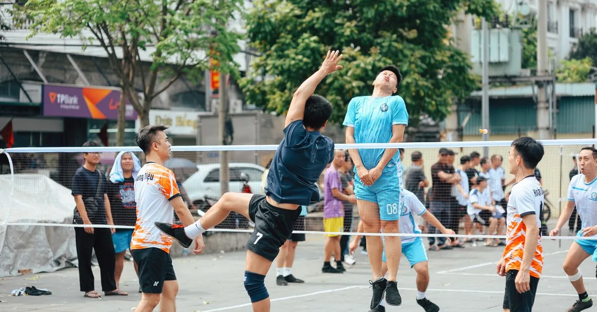 découvrez tout sur le volleyball : règles, techniques, entraînements et compétitions pour débutants et professionnels.