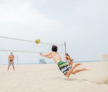 découvrez tout sur le volleyball : règles, techniques, entraînements et actualités pour tous les passionnés de ce sport dynamique et collectif.